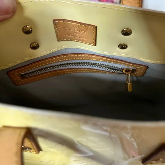 🔥🔥Louis Vuitton Cream Monogram Vernis Tote - Picture 11 of 12
